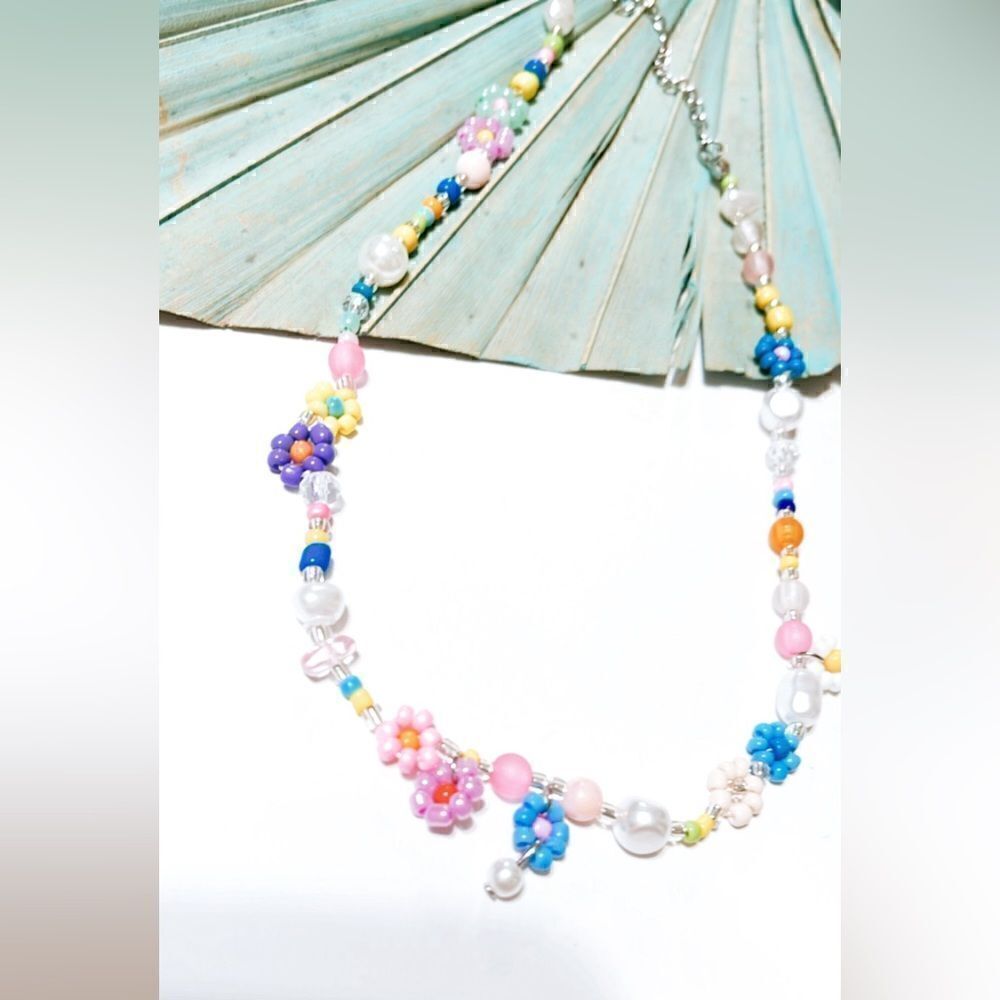 Beaded  floral  necklace  #251 - Picture 4 of 4
